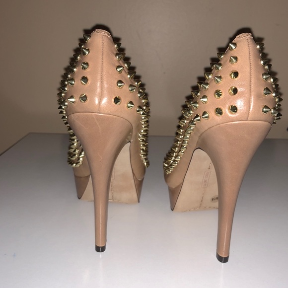 NWOT VINCE CAMUTOl  “ Madelyn “  SEXY Studded Spikes Platforms/ Heels - Picture 7 of 10